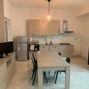 https://appartamento-corallo-naples.hotels-amalfi.com